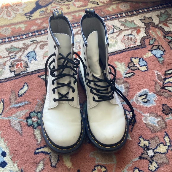 White Docs size 8 like new - Picture 1 of 2